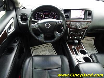 2013 Nissan Pathfinder PLATINUM   - Photo 11 - Cincinnati, OH 45255