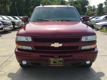 2004 Chevrolet Suburban 1500 Z71   - Photo 2 - Cincinnati, OH 45255