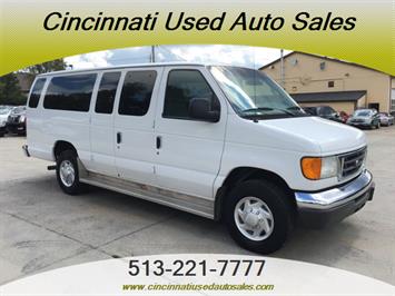 2007 Ford E-Series Wagon E-350 SD XLT   - Photo 1 - Cincinnati, OH 45255