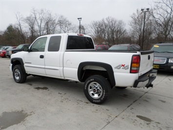 2005 GMC Sierra 2500HD Work Truck   - Photo 4 - Cincinnati, OH 45255