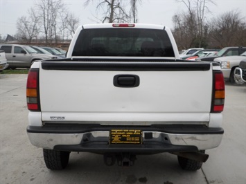 2005 GMC Sierra 2500HD Work Truck   - Photo 5 - Cincinnati, OH 45255