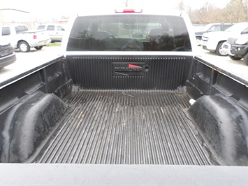 2005 GMC Sierra 2500HD Work Truck   - Photo 22 - Cincinnati, OH 45255