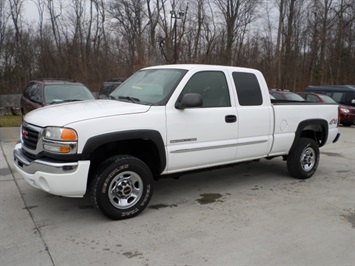 2005 GMC Sierra 2500HD Work Truck   - Photo 3 - Cincinnati, OH 45255