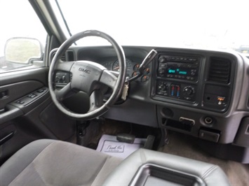 2005 GMC Sierra 2500HD Work Truck   - Photo 7 - Cincinnati, OH 45255