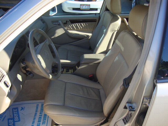 1999 Mercedes-Benz C Class C230   - Photo 10 - Cincinnati, OH 45255