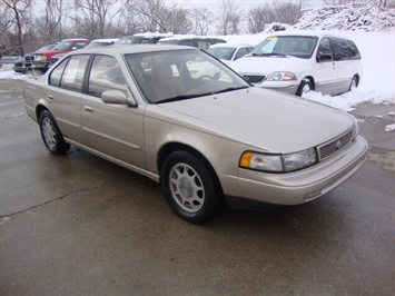 1993 NISSAN MAXIMA   - Photo 1 - Cincinnati, OH 45255