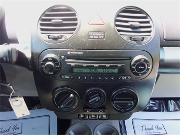 2004 Volkswagen New Beetle GL   - Photo 16 - Cincinnati, OH 45255