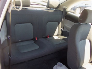 2004 Volkswagen New Beetle GL   - Photo 9 - Cincinnati, OH 45255