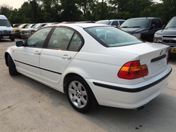 2004 BMW 3 Series 325i   - Photo 12 - Cincinnati, OH 45255