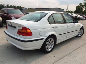 2004 BMW 3 Series 325i   - Photo 13 - Cincinnati, OH 45255