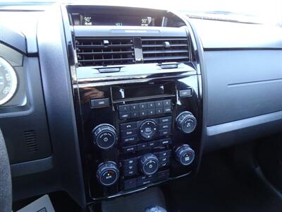 2010 Ford Escape Limited  3.0L V6 AWD - Photo 16 - Cincinnati, OH 45255