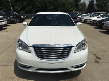 2013 Chrysler 200 Touring   - Photo 2 - Cincinnati, OH 45255