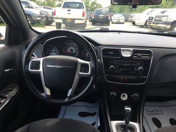 2013 Chrysler 200 Touring   - Photo 7 - Cincinnati, OH 45255