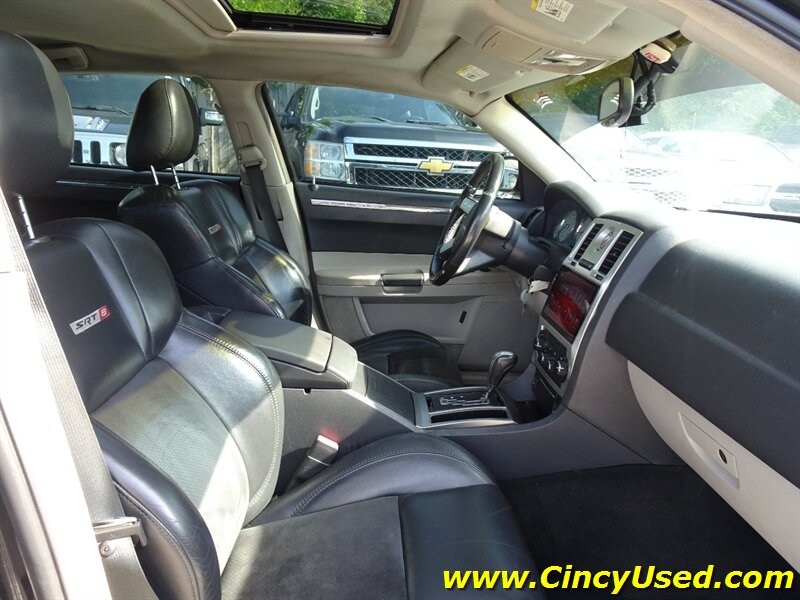 2006 Chrysler 300 Series SRT-8   - Photo 16 - Cincinnati, OH 45255