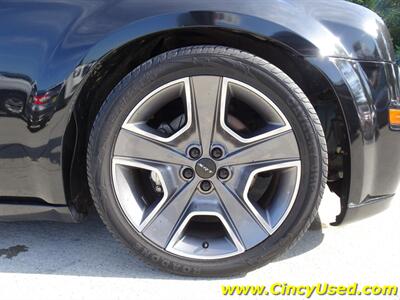 2006 Chrysler 300 Series SRT-8   - Photo 28 - Cincinnati, OH 45255