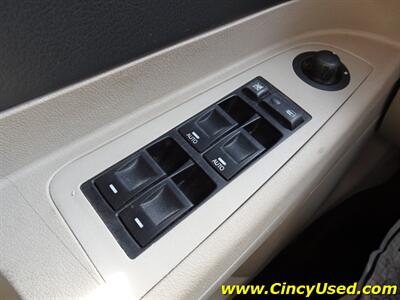 2006 Chrysler 300 Series SRT-8   - Photo 21 - Cincinnati, OH 45255