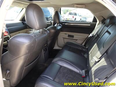 2006 Chrysler 300 Series SRT-8   - Photo 13 - Cincinnati, OH 45255