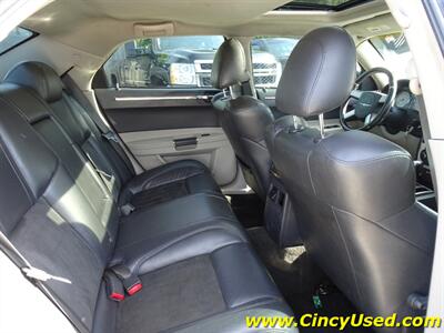 2006 Chrysler 300 Series SRT-8   - Photo 14 - Cincinnati, OH 45255