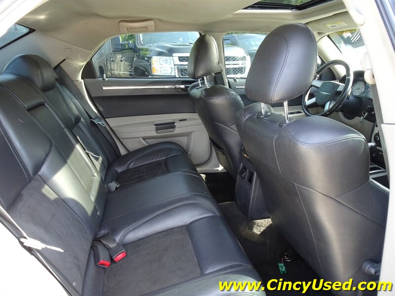 2006 Chrysler 300 Series SRT-8   - Photo 14 - Cincinnati, OH 45255