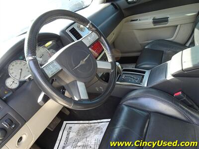 2006 Chrysler 300 Series SRT-8   - Photo 9 - Cincinnati, OH 45255