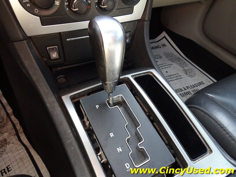 2006 Chrysler 300 Series SRT-8   - Photo 17 - Cincinnati, OH 45255