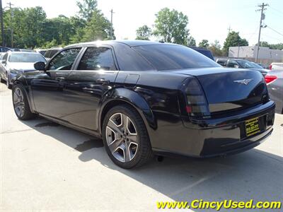 2006 Chrysler 300 Series SRT-8   - Photo 7 - Cincinnati, OH 45255