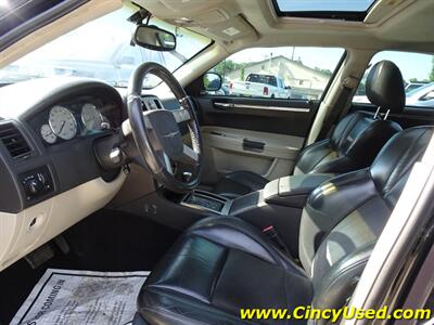 2006 Chrysler 300 Series SRT-8   - Photo 10 - Cincinnati, OH 45255