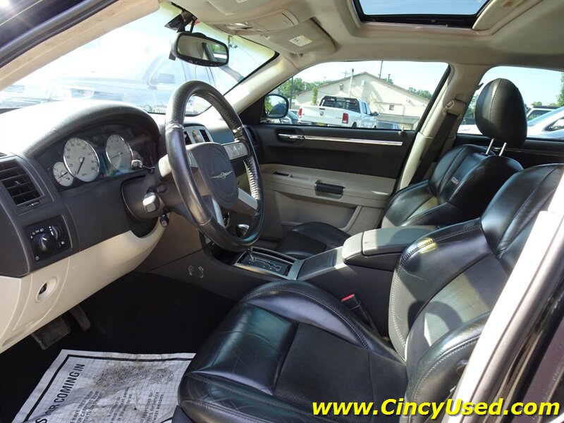 2006 Chrysler 300 Series SRT-8   - Photo 10 - Cincinnati, OH 45255