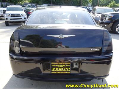 2006 Chrysler 300 Series SRT-8   - Photo 6 - Cincinnati, OH 45255