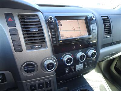 2011 Toyota Sequoia Platinum  5.7L V8 4X4 - Photo 20 - Cincinnati, OH 45255