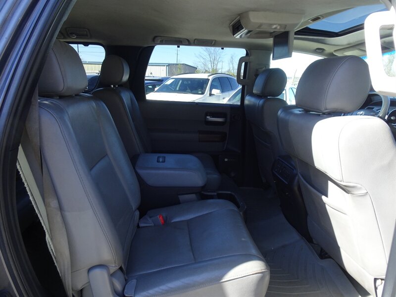2011 Toyota Sequoia Platinum  5.7L V8 4X4 - Photo 14 - Cincinnati, OH 45255