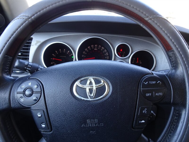 2011 Toyota Sequoia Platinum  5.7L V8 4X4 - Photo 23 - Cincinnati, OH 45255