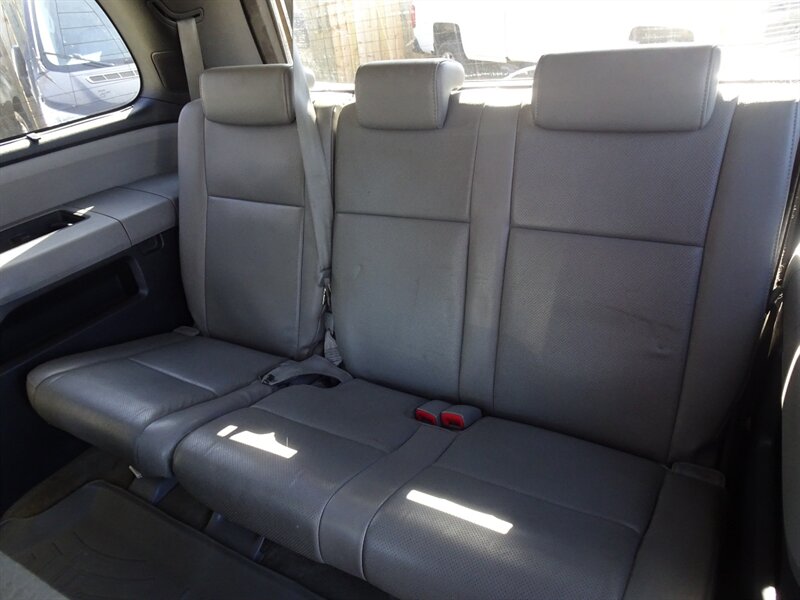 2011 Toyota Sequoia Platinum  5.7L V8 4X4 - Photo 13 - Cincinnati, OH 45255