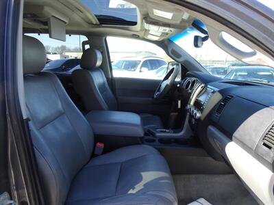 2011 Toyota Sequoia Platinum  5.7L V8 4X4 - Photo 17 - Cincinnati, OH 45255