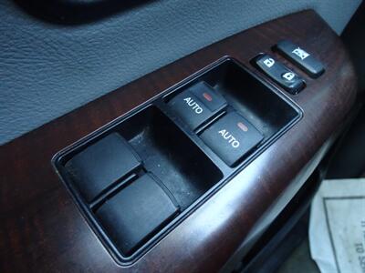 2011 Toyota Sequoia Platinum  5.7L V8 4X4 - Photo 25 - Cincinnati, OH 45255