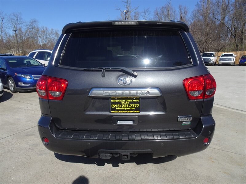 2011 Toyota Sequoia Platinum  5.7L V8 4X4 - Photo 7 - Cincinnati, OH 45255