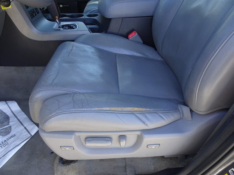 2011 Toyota Sequoia Platinum  5.7L V8 4X4 - Photo 29 - Cincinnati, OH 45255