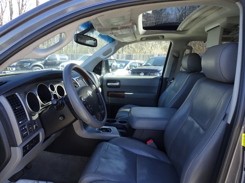 2011 Toyota Sequoia Platinum  5.7L V8 4X4 - Photo 18 - Cincinnati, OH 45255