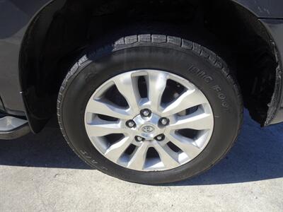 2011 Toyota Sequoia Platinum  5.7L V8 4X4 - Photo 31 - Cincinnati, OH 45255