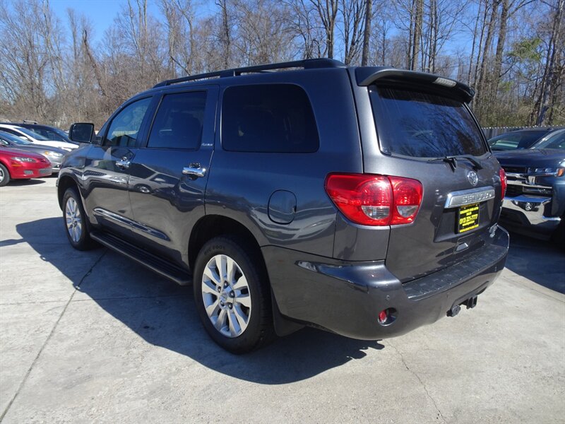 2011 Toyota Sequoia Platinum  5.7L V8 4X4 - Photo 8 - Cincinnati, OH 45255