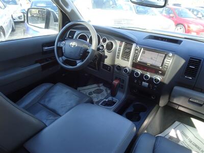 2011 Toyota Sequoia Platinum  5.7L V8 4X4 - Photo 15 - Cincinnati, OH 45255