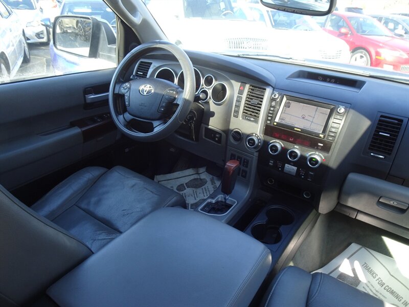 2011 Toyota Sequoia Platinum  5.7L V8 4X4 - Photo 15 - Cincinnati, OH 45255