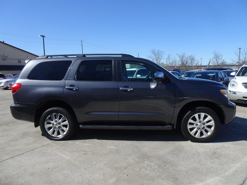 2011 Toyota Sequoia Platinum  5.7L V8 4X4 - Photo 4 - Cincinnati, OH 45255