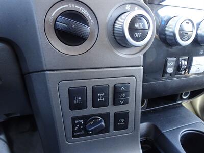 2011 Toyota Sequoia Platinum  5.7L V8 4X4 - Photo 22 - Cincinnati, OH 45255