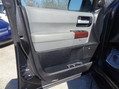 2011 Toyota Sequoia Platinum  5.7L V8 4X4 - Photo 27 - Cincinnati, OH 45255