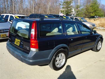 2001 Volvo V70   - Photo 6 - Cincinnati, OH 45255