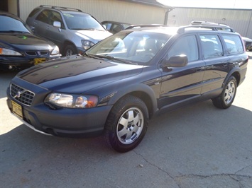 2001 Volvo V70   - Photo 3 - Cincinnati, OH 45255