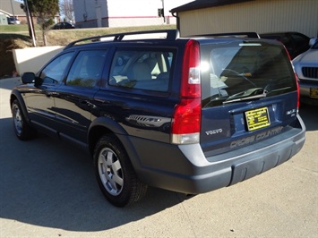 2001 Volvo V70   - Photo 4 - Cincinnati, OH 45255