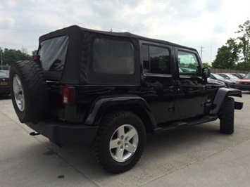 2007 Jeep Wrangler Unlimited Sahara   - Photo 13 - Cincinnati, OH 45255