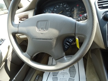 2000 Honda Accord LX   - Photo 18 - Cincinnati, OH 45255